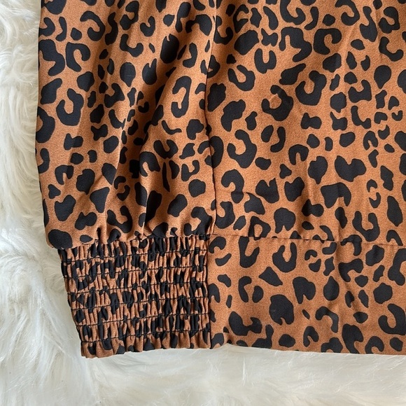 NEW Animal Print Ruffle Short Sleeve Top Size Large - Picture 2 of 8
